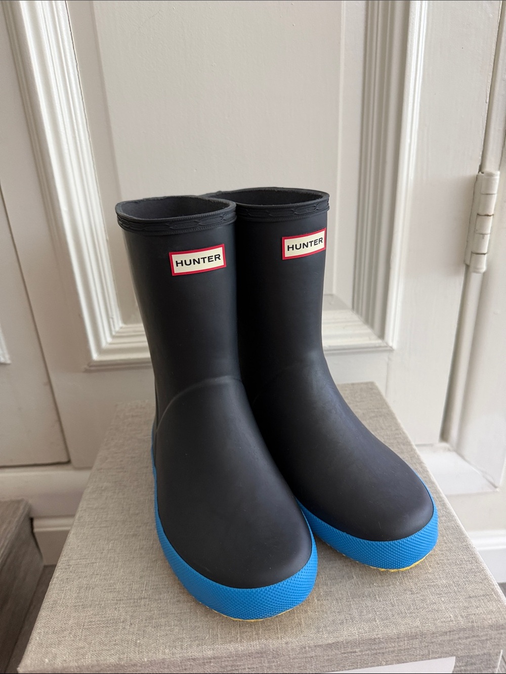 Hunter US Size 3 (big kid) Black Boots with Blue Soles